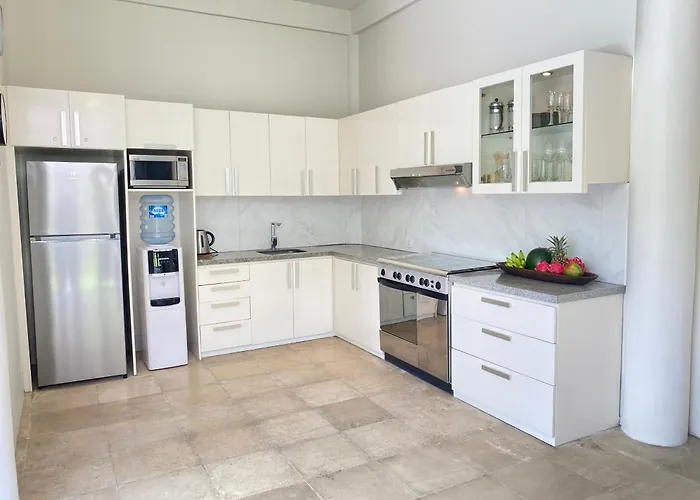 Fabulous Modern 3 Br. In Large Pool