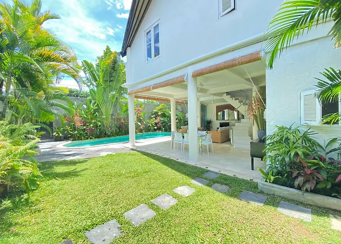 Fabulous Modern 3 Br. In Large Pool *