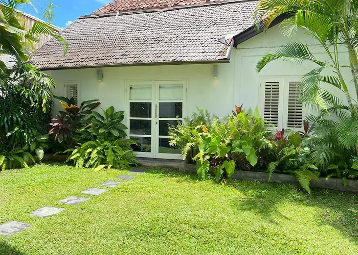 Fabulous Modern 3 Br. In Large Pool *